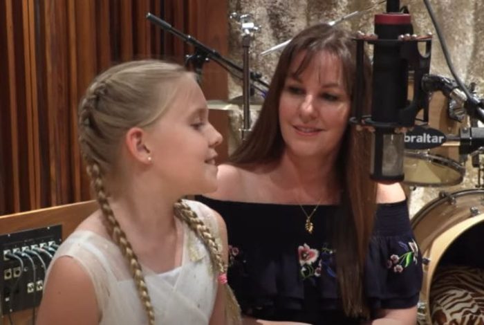 Emily Linge Age, Parents, Boyfriend, Songs, Wiki, Bio, Nationality, Net