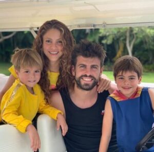 Gerard Piqué and Shakira with their children