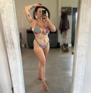 Tati Evans bikini