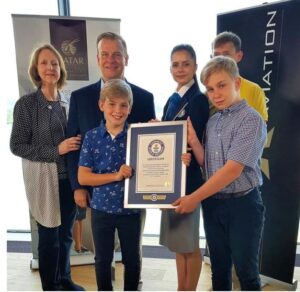 Hamish Harding and Linda Harding with their children